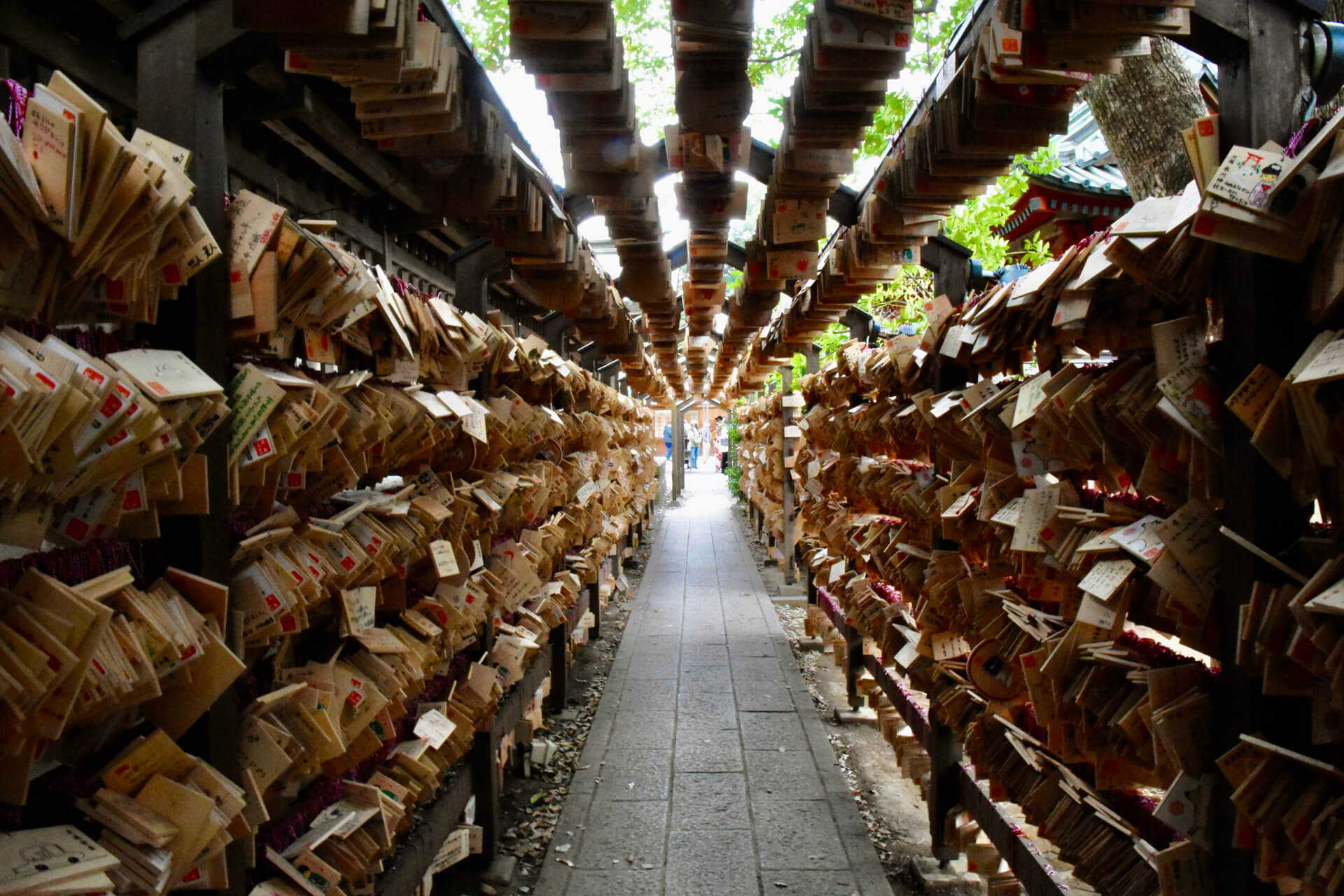 絵馬のトンネル